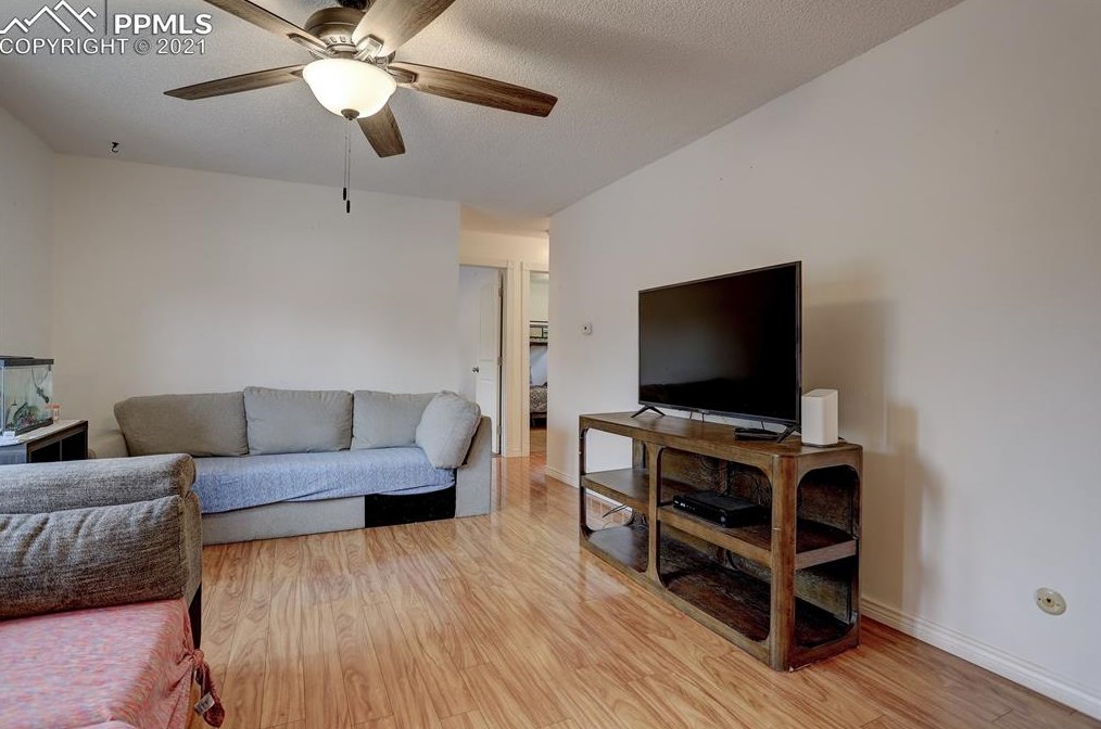 7140 Mineshaft Ct, Colorado Springs CO  80911-2828 exterior