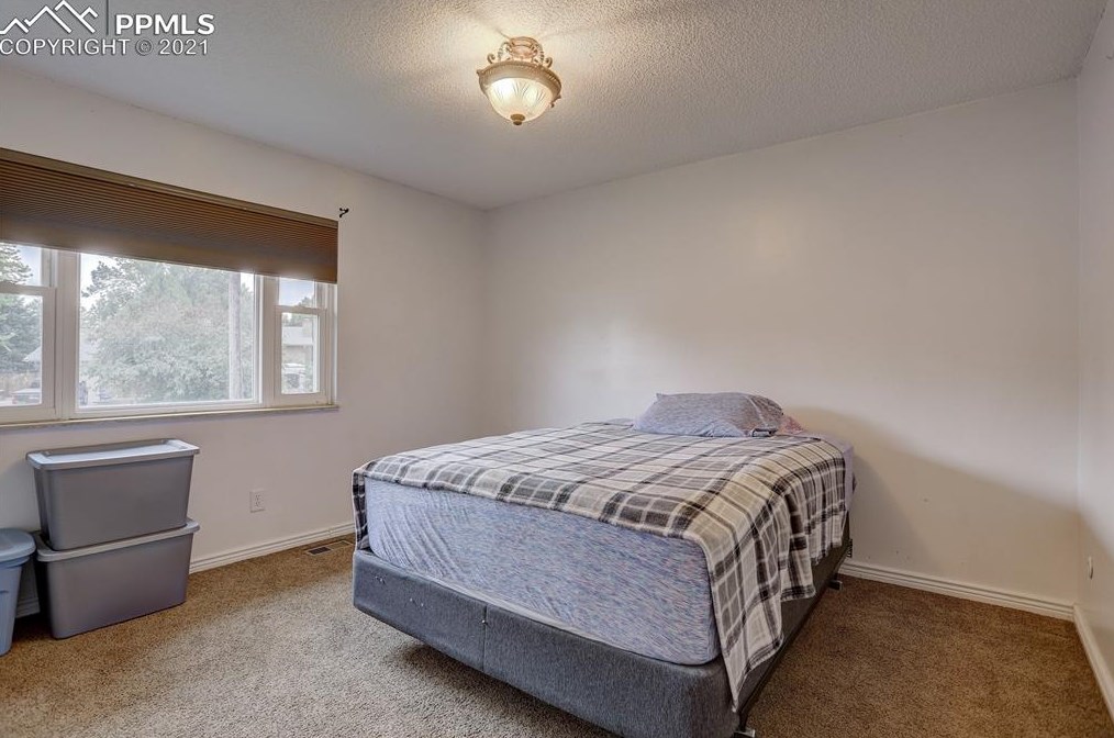 7140 Mineshaft Ct, Colorado Springs CO  80911-2828 exterior