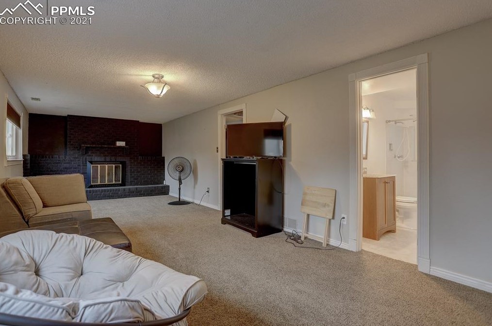 7140 Mineshaft Ct, Colorado Springs CO  80911-2828 exterior