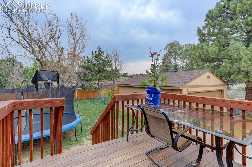 7140 Mineshaft Ct, Colorado Springs CO  80911-2828 exterior