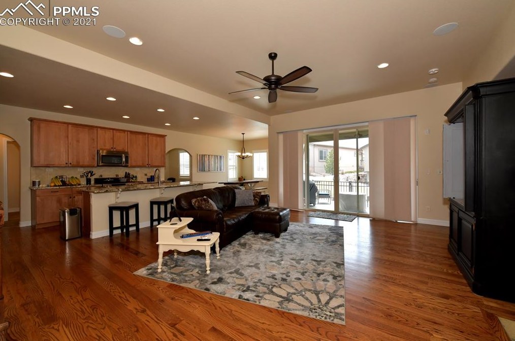 6267 Cumbre Vista Way, Colorado Springs, CO 80924-6018