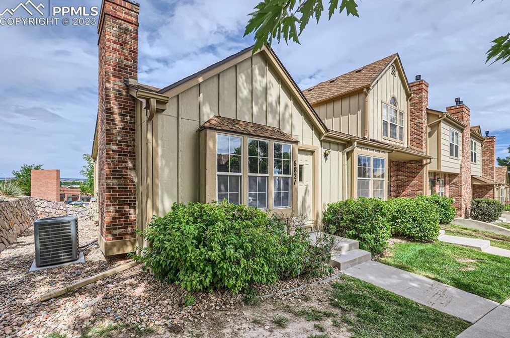 6821 Overland Dr, Colorado Springs, CO 80919-1956