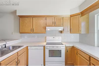 2575 Hatch Circle, Colorado Springs, CO 80918 - Photo 10