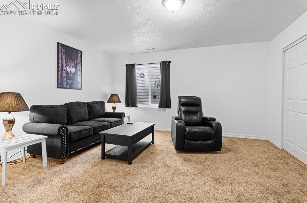 648 Calle Concordia, Pueblo CO 81007-3186 exterior