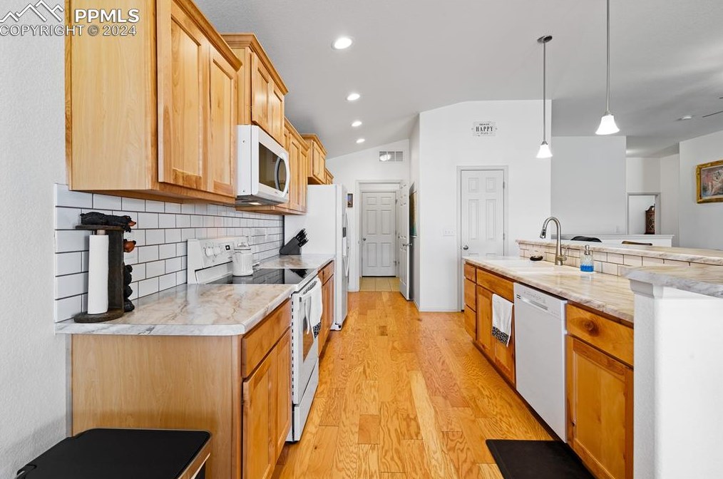 648 Calle Concordia, Pueblo CO 81007-3186 exterior