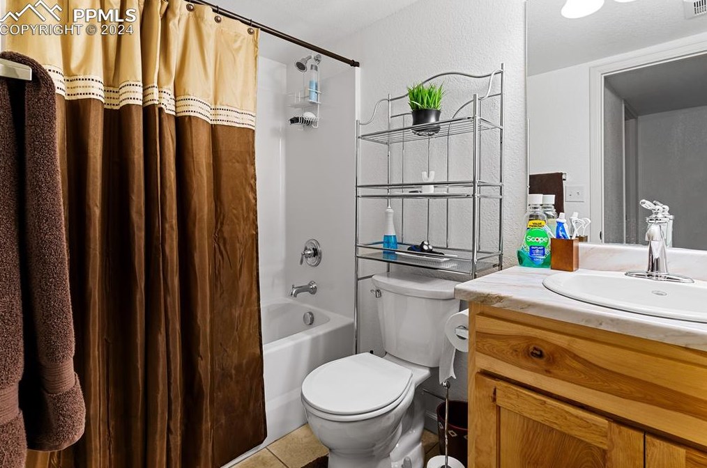 648 Calle Concordia, Pueblo CO 81007-3186 exterior