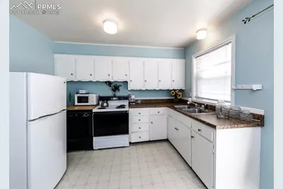 1806 N Circle Drive, Colorado Springs, CO 80909 - Photo 8