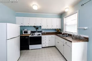 1806 N Circle Dr, Colorado Springs, CO 80909 - Photo 8