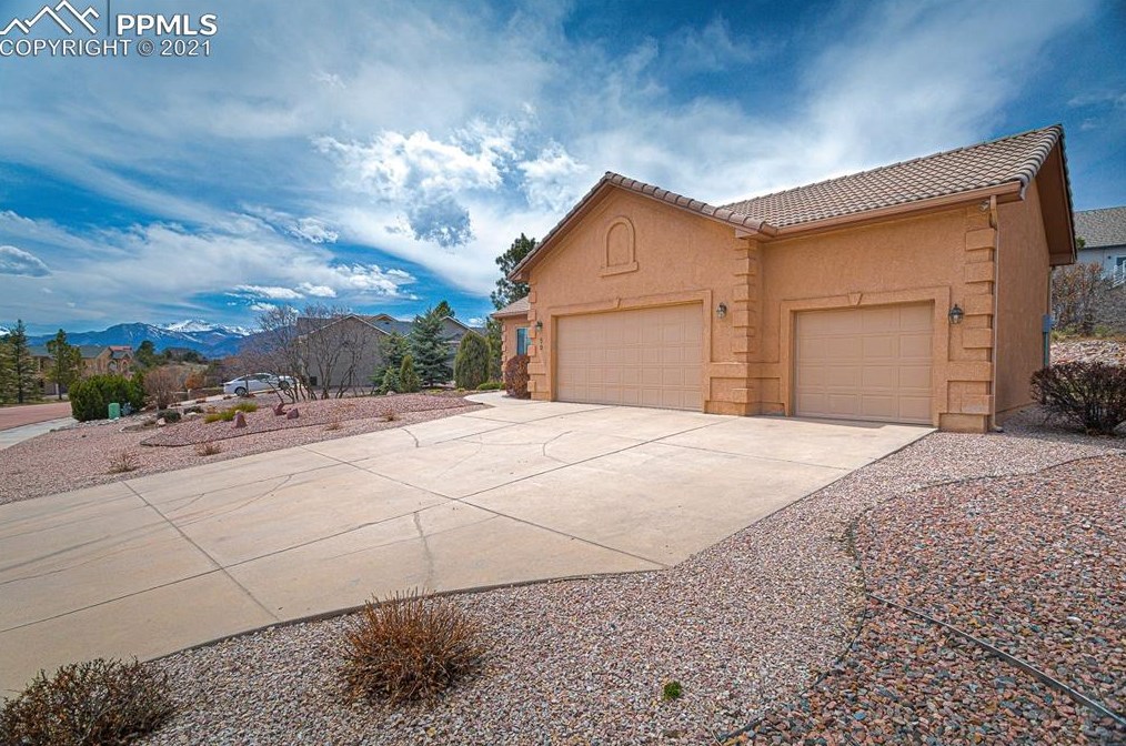50 Wuthering Heights Dr, Colorado Springs, CO 80921-2540