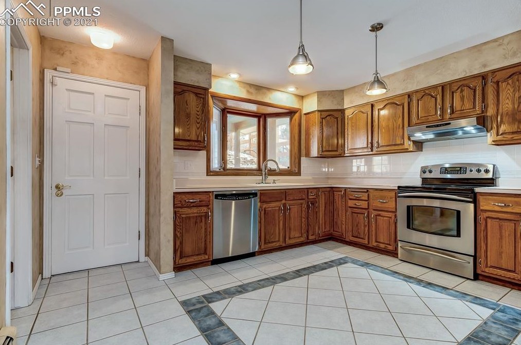 2604 Orion Dr, Colorado Springs, CO 80906-1021