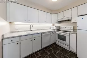 411 Lakewood Circle, Colorado Springs, CO 80910 - Photo 6