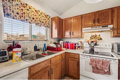 921 N Candlestar Loop, Fountain, CO 80817 - Photo 8