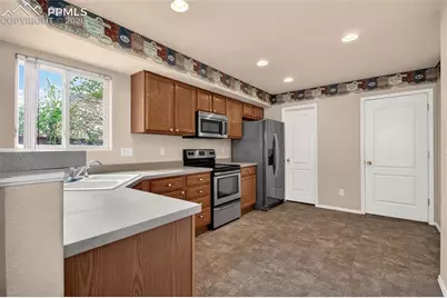 2392 Pinyon Jay Drive, Colorado Springs, CO 80951 - Photo 8