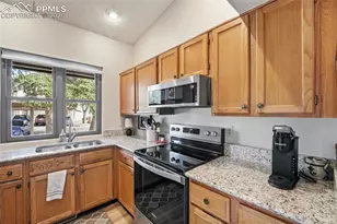 510 Autumn Crest Cir, Colorado Springs, CO 80919 - Photo 6