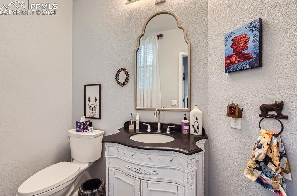 1501 Cucharras St, Colorado Springs CO 80904-4034 exterior