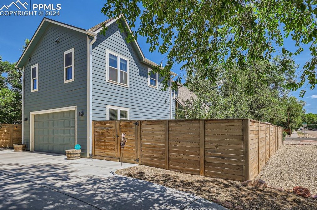 1501 Cucharras St, Colorado Springs CO 80904-4034 exterior