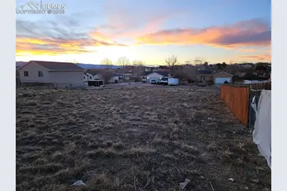 866 S Sterling Drive, Pueblo, CO 81007 - Photo 2