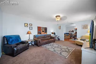 650 E Woodleaf Dr, Pueblo, CO 81007 - Photo 4