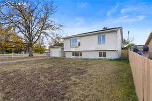 2133 Oakwood Ln, Pueblo, CO 81005 - Photo 2