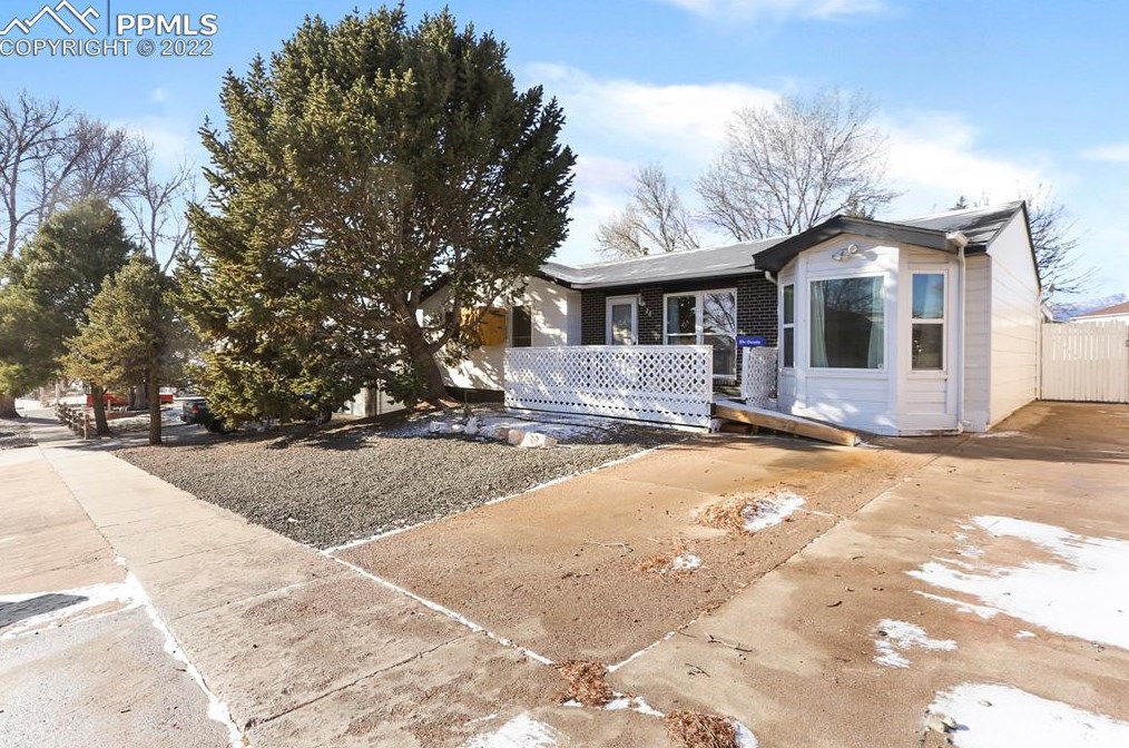 28 Frost Ln, Colorado Springs, CO 80916-1214