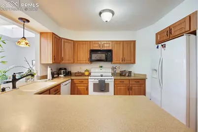 2083 Sussex Lane, Colorado Springs, CO 80909 - Photo 10