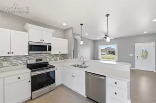 1232 N Challenger Pl, Pueblo, CO 81007 - Photo 2