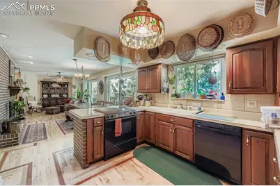 520 Crestridge Avenue, Colorado Springs, CO 80906 - Photo 6