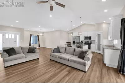 671 N Snyder Drive, Pueblo, CO 81007 - Photo 8