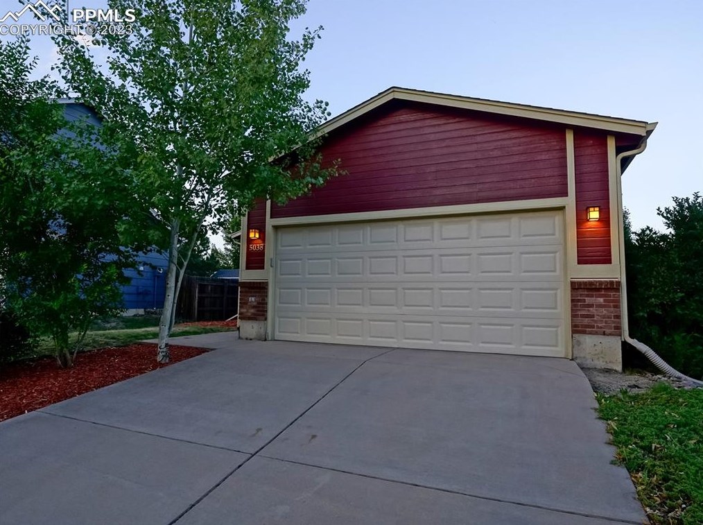 5038 Chariot Dr, Colorado Springs, CO 80923-8709