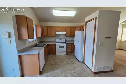 7238 Banberry Drive, Colorado Springs, CO 80925 - Photo 8