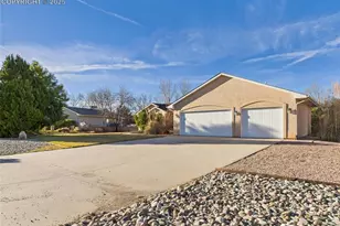 331 S Nicklaus Dr, Pueblo West, CO 81007 - Photo 2