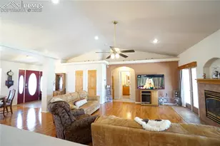 461 E Fredonia Dr, Pueblo, CO 81007 - Photo 6