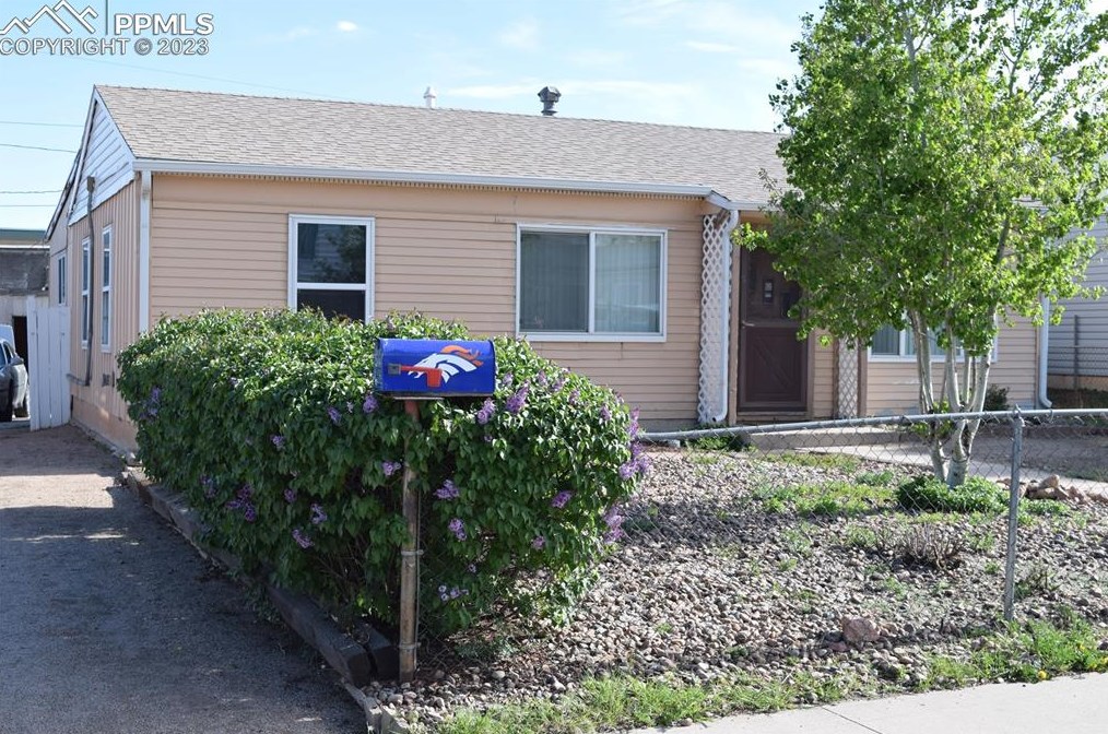 2805 Casden Cir, Colorado Springs, CO 80909-6343
