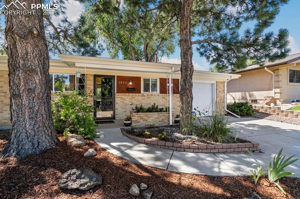 1009 Parkview Blvd, Colorado Springs, CO 80905-7717