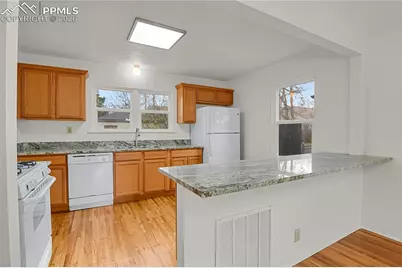 917 N Institute Street, Colorado Springs, CO 80903 - Photo 6