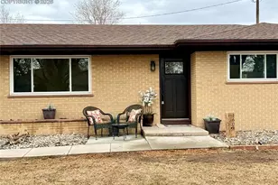 1608 Mt View Ln, Colorado Springs, CO 80907 - Photo 2