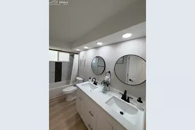 1121 Westmoor Drive, Colorado Springs, CO 80904 - Photo 10