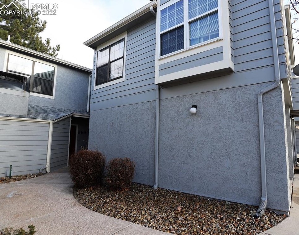 963 Tampico Ct, Colorado Springs, CO 80910-3947