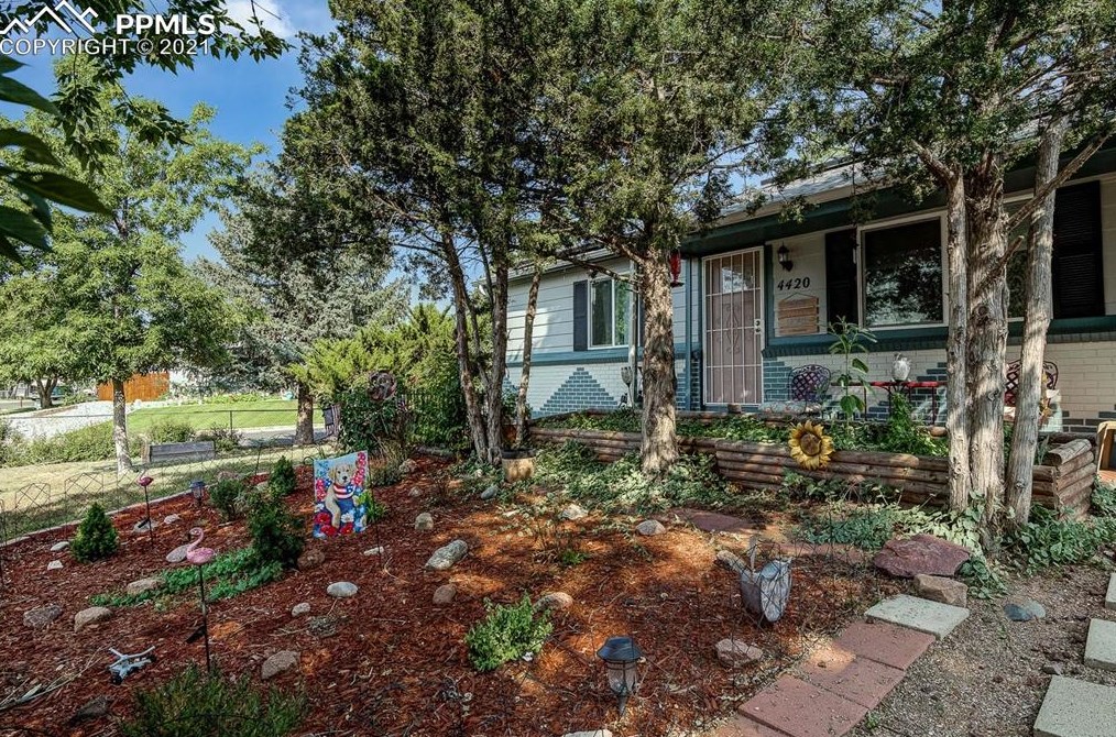 4420 Gatewood Dr, Colorado Springs CO 80916-2526 exterior