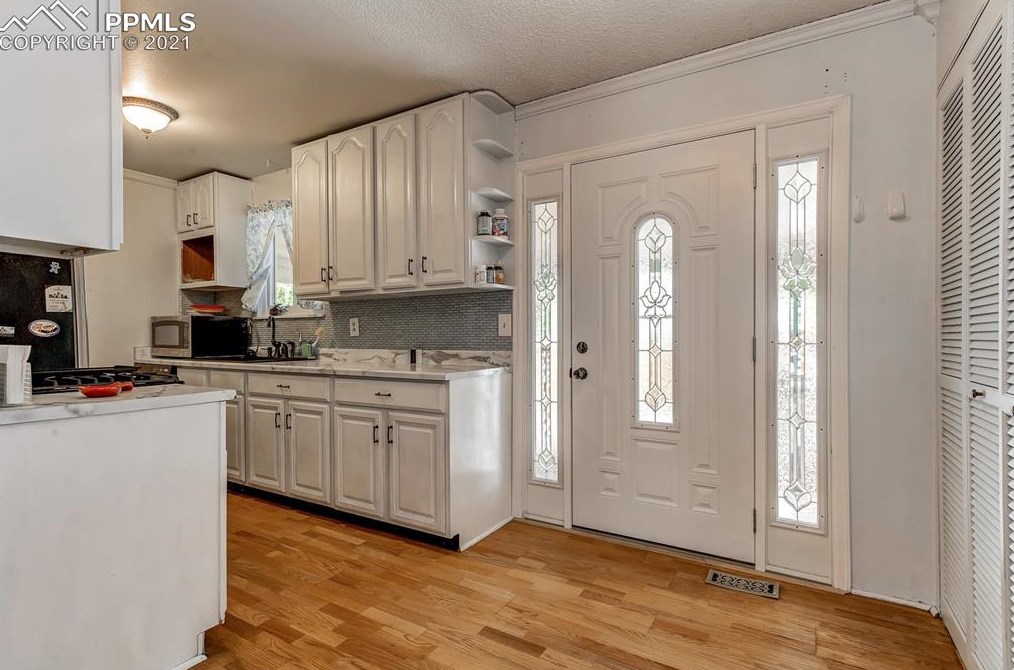 4420 Gatewood Dr, Colorado Springs CO 80916-2526 exterior