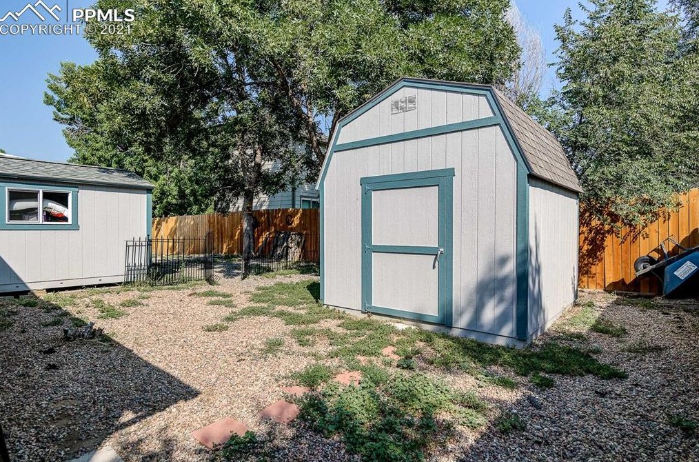 4420 Gatewood Dr, Colorado Springs CO 80916-2526 exterior