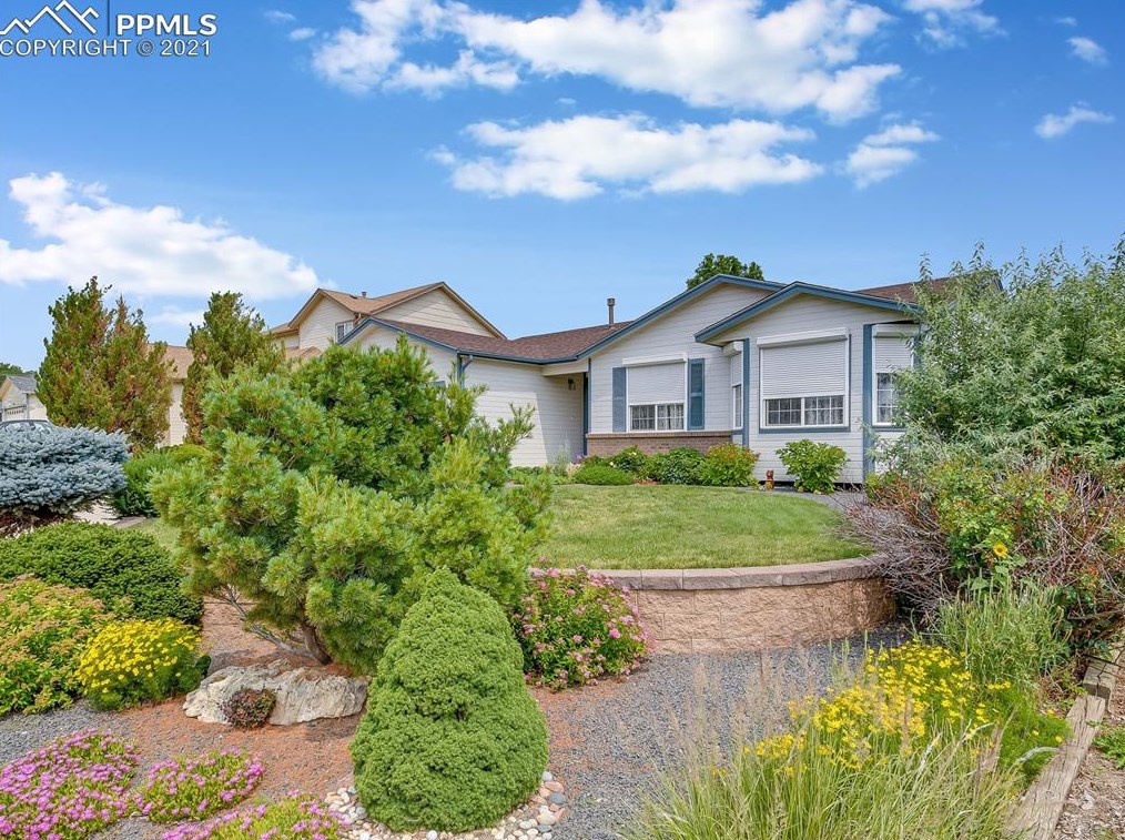 7954 Hidden Pine Dr, Colorado Springs, CO 80925-9401