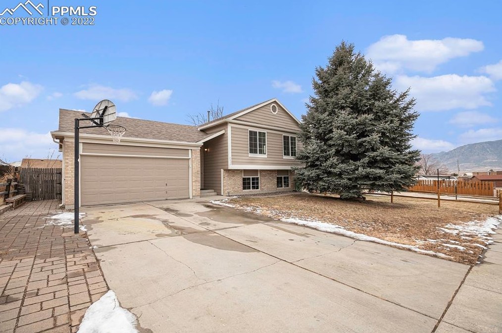 5035 Victory Rd, Colorado Springs, CO 80911-3467