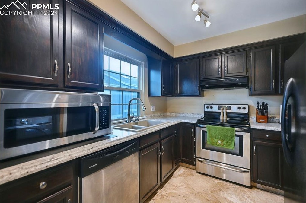 2510 Hatch Cir, Colorado Springs CO 80918-6028 exterior