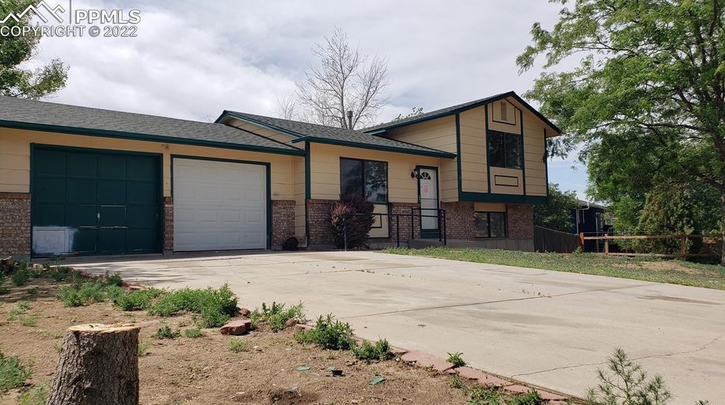 7325 Painted Rock Dr, Colorado Springs, CO 80911-9385