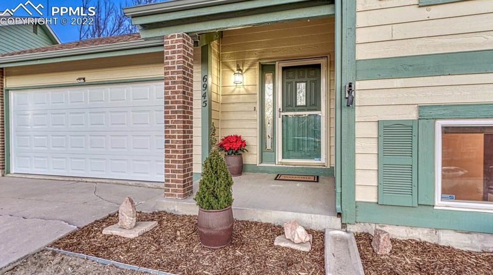 6945 Meadowwood Pl, Colorado Springs, CO 80918-6358