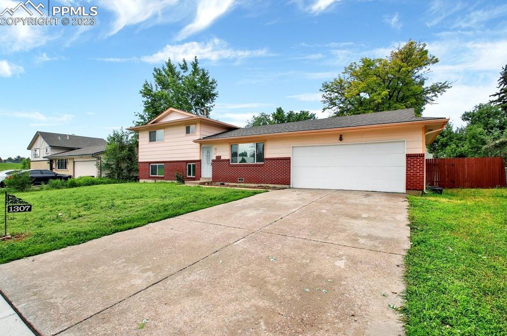1307 Saratoga Dr, Colorado Springs, CO 80910-1934