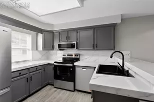 2609 Hatch Cir, Colorado Springs, CO 80918 - Photo 10