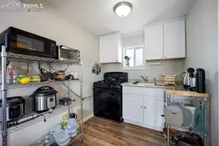 228 Plum St, Pueblo, CO 81003 - Photo 10