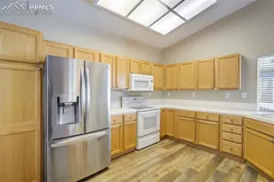 625 Riverview Ln, Colorado Springs, CO 80916 - Photo 14